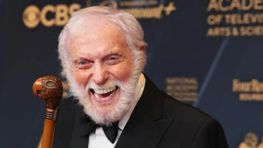 শতবর্ষের আগে স্মৃতিচারণে ডিক ভ্যান ডাইক