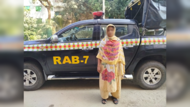 ফেনীতে বলেশ্বর বাস থেকে ৩৮০০ পিস ইয়াবাসহ নারী মাদক কারবারি আটক