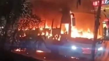 অ্যাম্বুলেন্সসহ সাত গাড়িতে আগুন, ককটেল বিস্ফোরণ, সড়ক অবরোধ