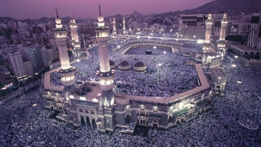 মক্কায় ‘রেড অ্যালার্ট’ জারি—রাস্তাঘাট প্লাবিত, চলাচলে সতর্কতা