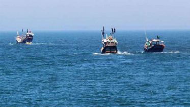 সেন্টমার্টিনের দুটি ট্রলারসহ ১২ জেলেকে নিয়ে গেছে আরাকান আর্মি