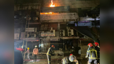 গুলিস্তান মোড়ে হোটেল রমনাসংলগ্ন মার্কেটে অগ্নিকাণ্ড