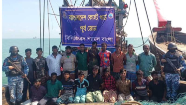 সেন্টমার্টিনে অবৈধ ট্রলিং বোট জব্দ, আটক ১৯