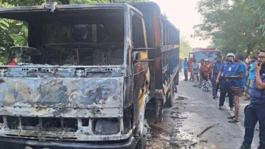 পদ্মা সেতুর সামনে অবরোধ, ট্রাকে আগুন ও যান চলাচল বন্ধ