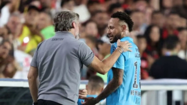 রেফারিকে ধুয়ে দিলেন নেইমার! মাঠেই বিতর্কে জড়ালেন ফের