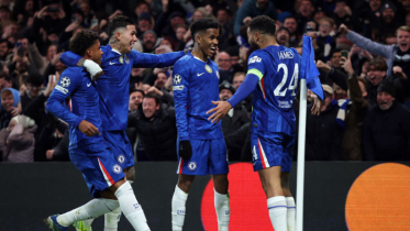 স্ট্যামফোর্ড ব্রিজে বার্সেলোনাকে ৩–০ গোলে উড়িয়ে দিল চেলসি স্ট্যামফোর্ড ব্রিজে বার্সেলোনাকে ৩–০ গোলে উড়িয়ে দিল চেলসি