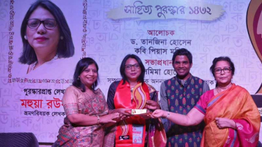 অনন্যা সাহিত্য পুরস্কার পেলেন মহুয়া রউফ
