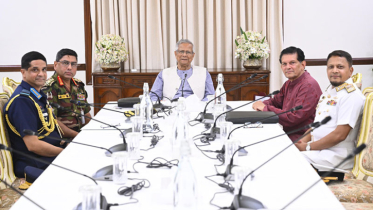 প্রধান উপদেষ্টার সঙ্গে তিন বাহিনী প্রধানের সাক্ষাৎ, আলোচনায় নির্বাচনের প্রস্ততি