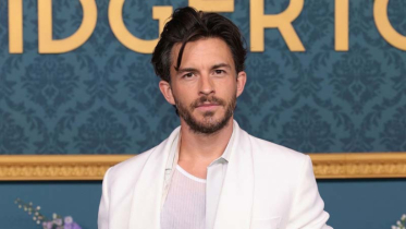 পিপল ম্যাগাজিন-এর চোখে সবচেয়ে আকর্ষণীয় পুরুষ জনাথন বেইলি