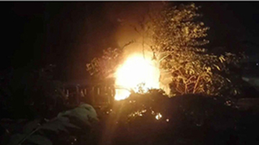 কেরানীগঞ্জ থানায় গাড়িতে আগুন