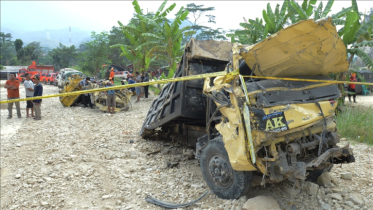 ইন্দোনেশিয়ায় ভূমিধসে নিহত বেড়ে ১১, নিখোঁজ ১২