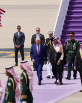 সাদা ঘোড়ার মিছিল, কামানের গর্জন—হোয়াইট হাউসে  যুবরাজকে জমকালো অভ্যর্থনা