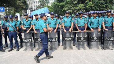 দেশের বিভিন্ন স্থানে আগুন–ককটেল হামলা, মাঠে নামছে আইনশৃঙ্খলা