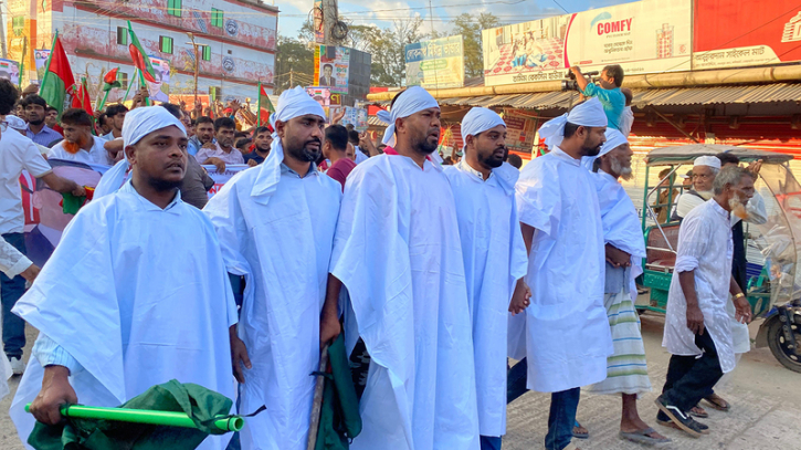 বিএনপির মনোনয়ন পরিবর্তনের দাবিতে কাফন মিছিল