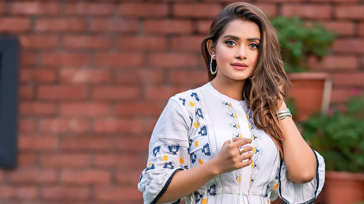 তানজিন তিশার বিরুদ্ধে প্রতারণার মামলা