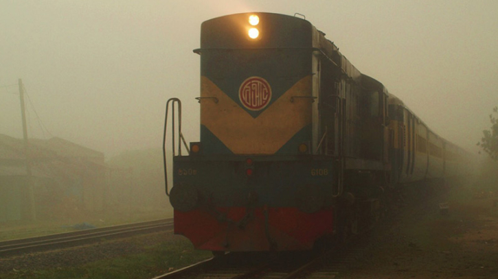 কুয়াশায় ট্রেন চালনায় রেলের ১৪ নির্দেশনা