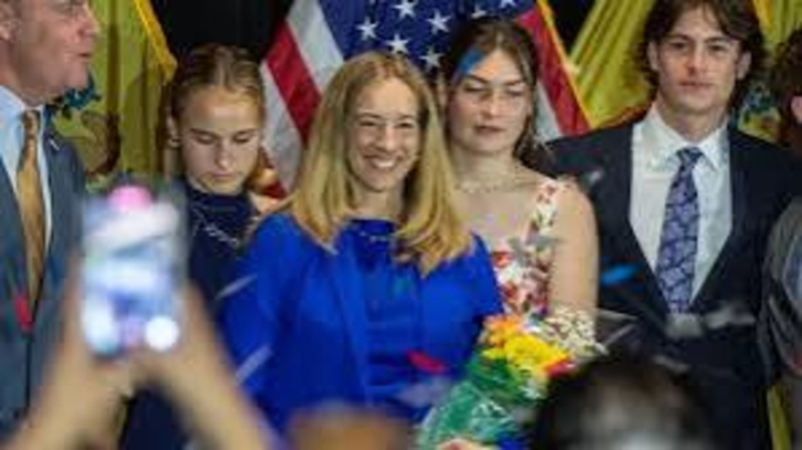 নিউ জার্সির ইতিহাসে প্রথম নারী গভর্নর মিকি শেরিল