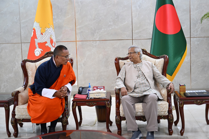 ঢাকায় নেমেই ভূমিকম্পে ক্ষয়ক্ষতির খোঁজ নিলেন ভুটানের প্রধানমন্ত্রী