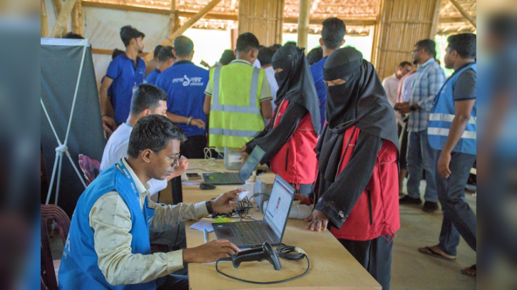 রোহিঙ্গাদের মাঝে বৈধ সিম বিতরণ শুরু, প্রথম ধাপে ১০ হাজার 