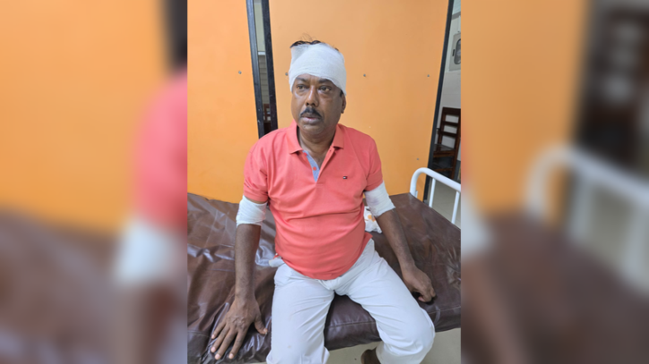 চট্টগ্রামে অবৈধ রাস্তা কাটায় বাধা, প্রবাসীর ওপর সন্ত্রাসী হামলা 