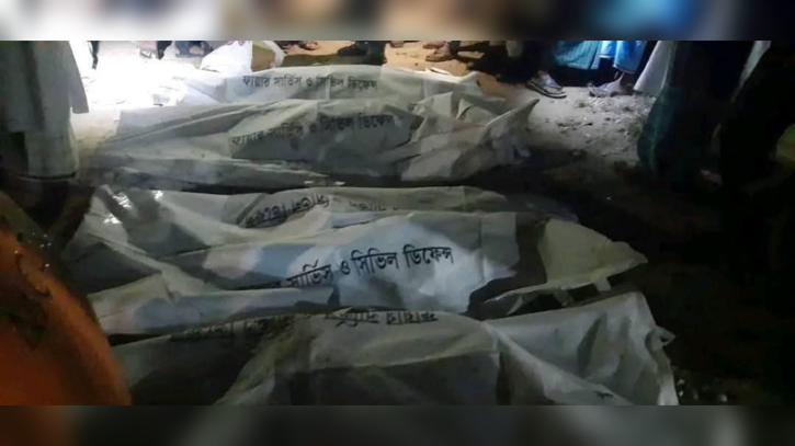 সীতাকুণ্ডে বাস-ট্রাক সংঘর্ষে নিহত ৬