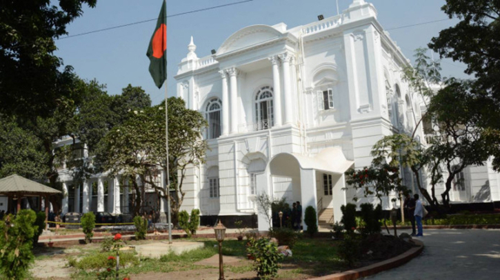 ৪৫৩ পৃষ্ঠার রায় ছয় ভাগে: রায় পড়া চলছে