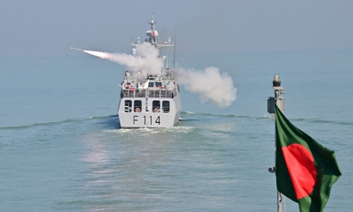 নৌবাহিনীর বার্ষিক মহড়ায় বঙ্গোপসাগরে ক্ষেপণাস্ত্র উৎক্ষেপণ