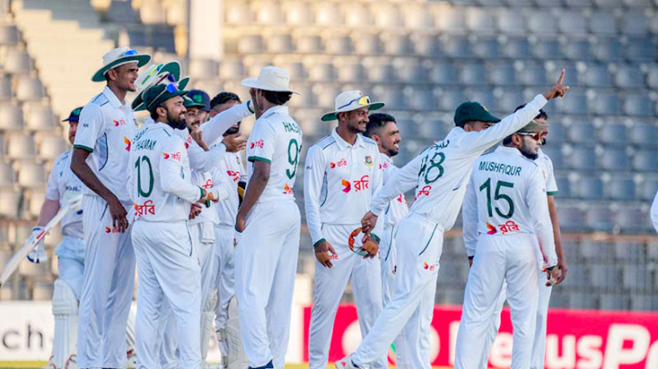 বাংলাদেশ সিলেট টেস্টে ইনিংস ও ৪৭ রানে জয় পেয়েছে