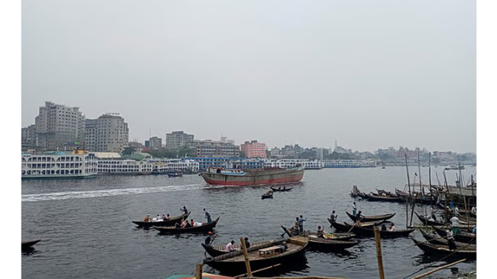 বুড়িগঙ্গায় লঞ্চের ধাক্কায় জবির ১৫ শিক্ষার্থীসহ নৌকাডুবি