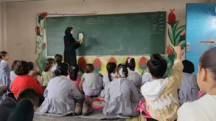 গাজার স্কুলে দিনে ক্লাস, রাতে আশ্রয়