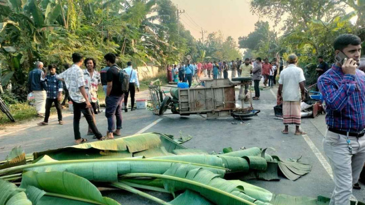 বাস-ইজিবাইক সংঘর্ষে একই পরিবারের ৪ জন নিহত