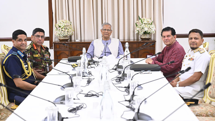প্রধান উপদেষ্টার সঙ্গে তিন বাহিনী প্রধানের সাক্ষাৎ, আলোচনায় নির্বাচনের প্রস্ততি প্রধান উপদেষ্টার সঙ্গে তিন বাহিনী প্রধানের সাক্ষাৎ, আলোচনায় নির্বাচনের প্রস্ততি