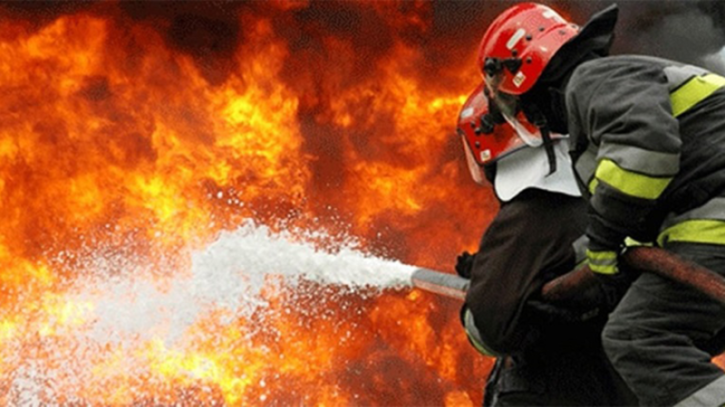 ঢাকায় দিলু রোডের ভবনে আগুন, ১০ মিনিটে নিয়ন্ত্রণে