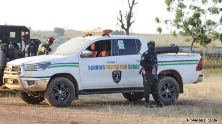 নাইজেরিয়ায় স্কুলে থেকে ২২০ জনের বেশি শিক্ষার্থী-শিক্ষককে অপহরণ