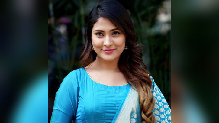 অভিনেত্রী মেহজাবীনের বিরুদ্ধে গ্রেফতারি পরোয়ানা