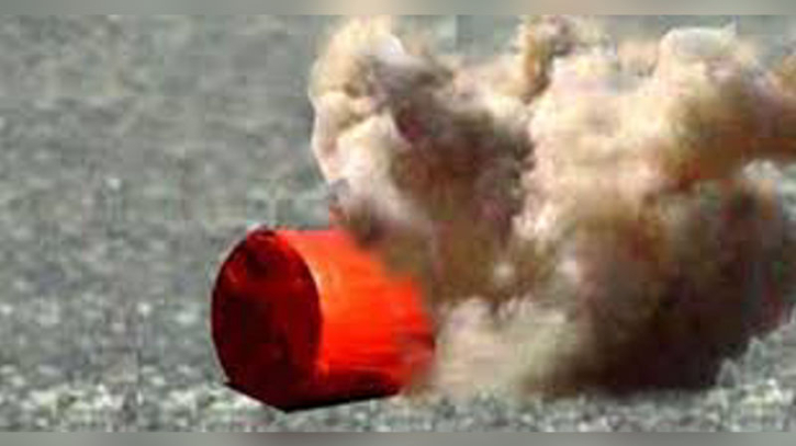 ককটেল বিস্ফোরণে তিন নারী আহত