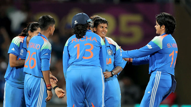 ভারতকন্যারা বিশ্ব চ্যাম্পিয়ন, শেফালি-দীপ্তির ঝড় 