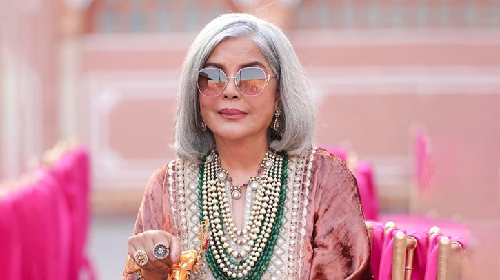 ৭৪ বছরেও ফিট কীভাবে? জিনাত আমনের গোপন রহস্য প্রকাশ!