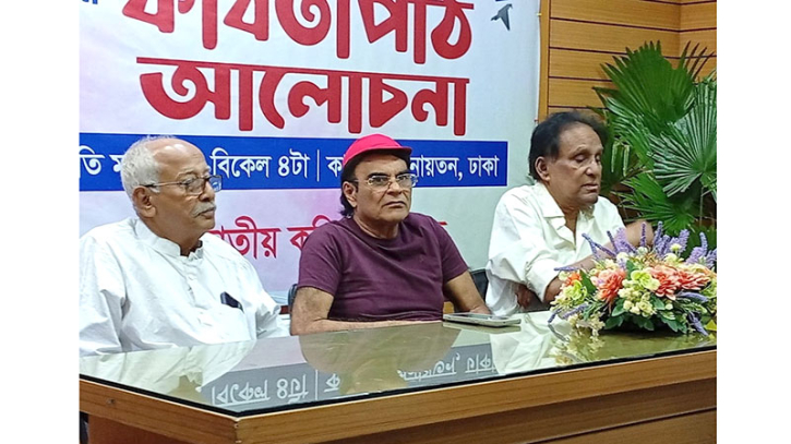 কবিরা নিজে নিজে সৃষ্টি হয়