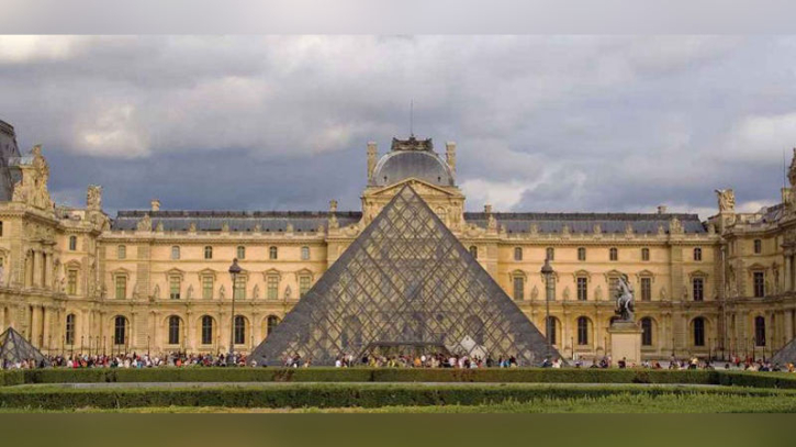 লুভর  থেকে ৮৮ মিলিয়ন ইউরোর গয়নাচুরি,  নিরাপত্তার তীব্র সমালোচন