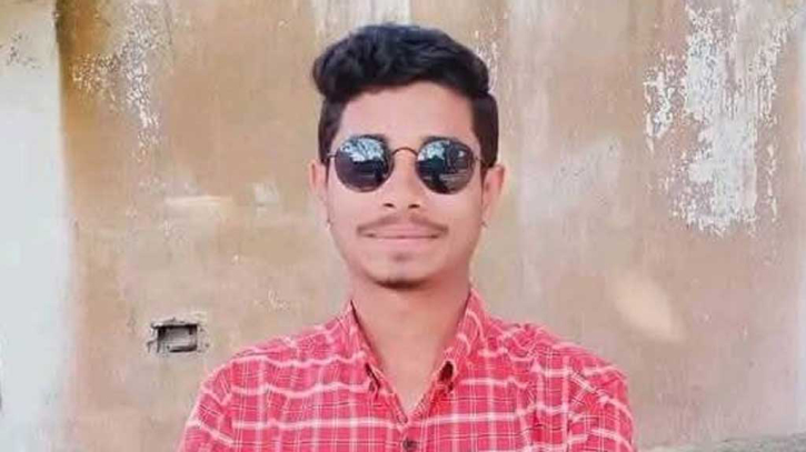 ত্রিশালে বন্ধুকে খুন করে কুড়াল হাতে থানায় আত্মসমর্পণ যুবকের