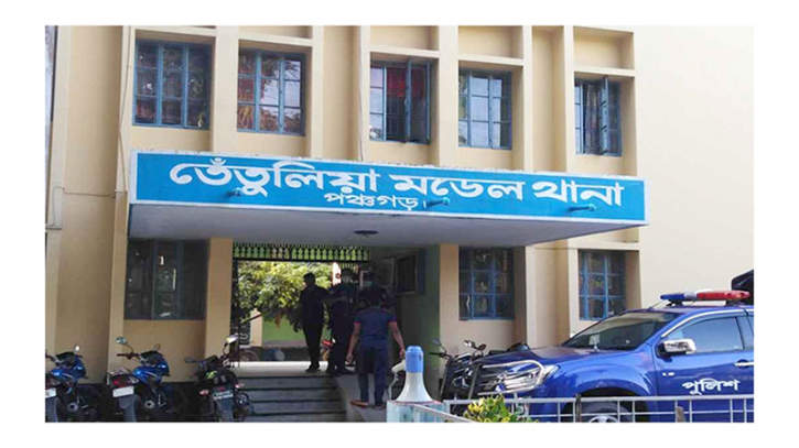 অস্ত্রের মুখে গৃহবধূকে জিম্মি করে স্বর্ণালংকারসহ চার লাখ টাকা লুট