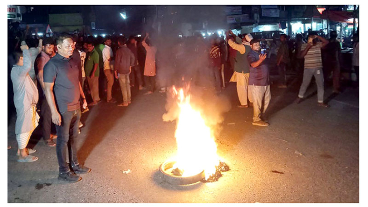 কুষ্টিয়ায় মনোনয়ন না পেয়ে বিএনপি নেতার অনুসারীদের সড়ক অবরোধ-বিক্ষোভ