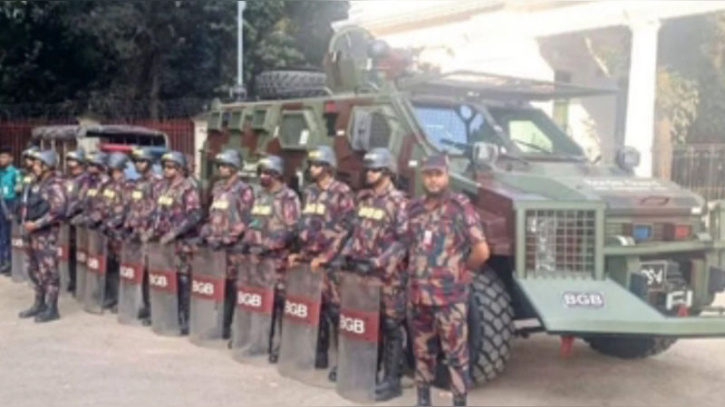 রায় ঘোষণা উপলক্ষে ঢাকায় নিরাপত্তা জোরদার, ১৫ হাজার পুলিশ মোতায়েন