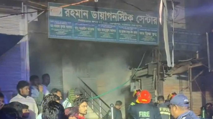 সাভারে বহুতল ভবনের আন্ডারগ্রাউন্ডে আগুন: পুড়ল কাপড়ের দোকান