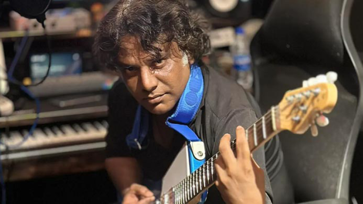 না ফেরার দেশে ‘একটা চাদর হবে’ গায়ক সুমন 