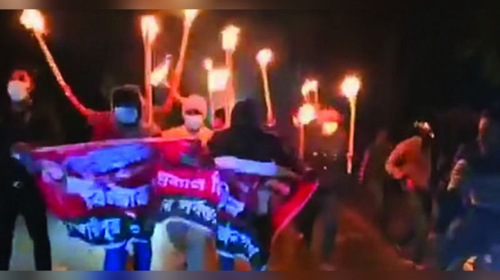 মাদারীপুরে রাতে নিষিদ্ধ ছাত্রলীগের বিক্ষোভ ও ঝটিকা মশালমিছিল