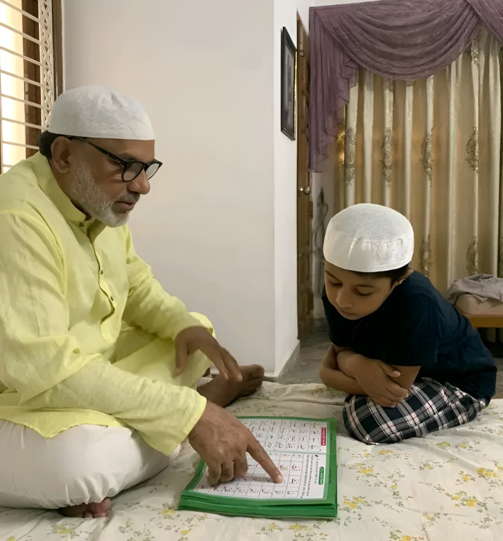 নাতির কাছে কায়দা শিখছেন মিশা সওদাগর