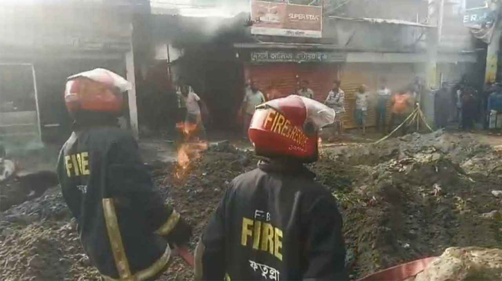 ফতুল্লায় গ্যাস পাইপ লিকেজে আগুন, দগ্ধ ১