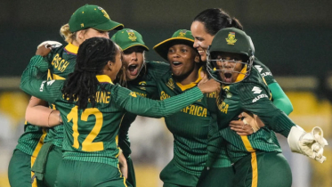 ইংল্যান্ডকে ১২৫ রানে হারিয়ে ইতিহাস গড়ল দক্ষিণ আফ্রিকা নারী দল